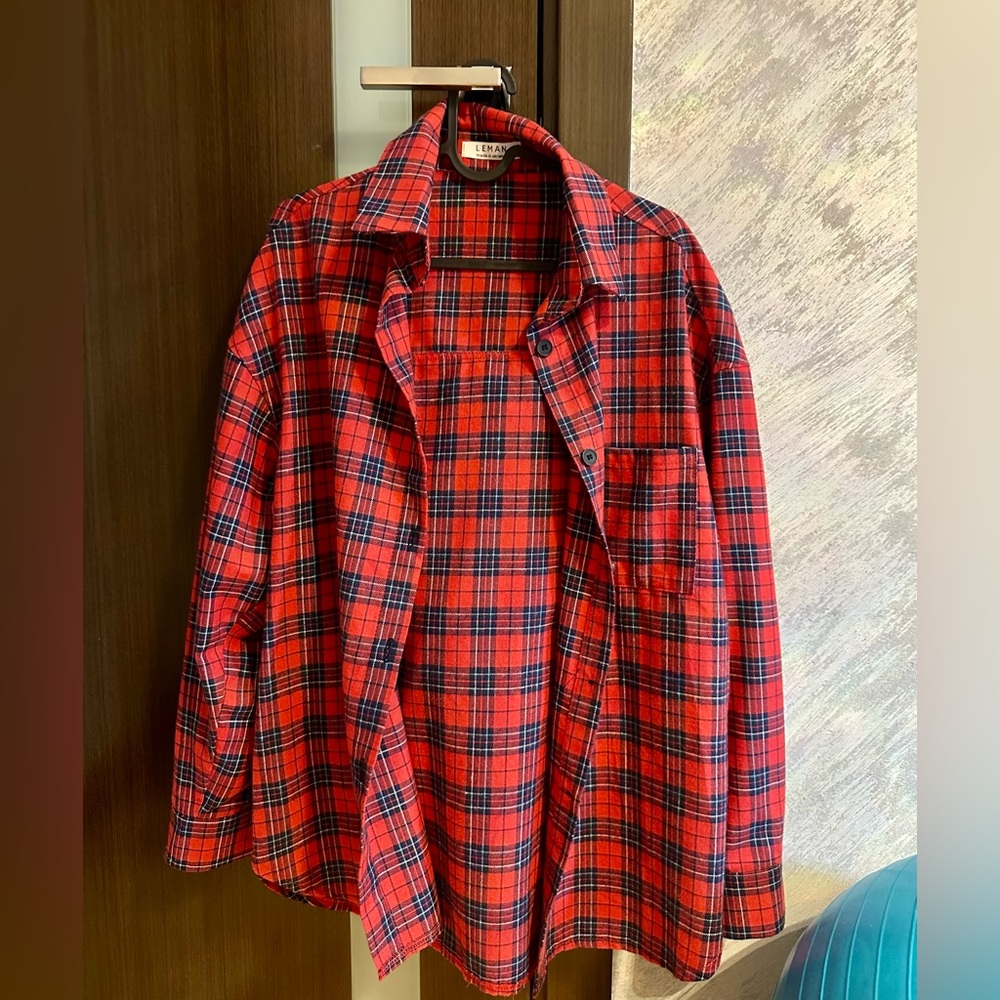 ❤️🖤NEW Red and Black Plaid Button-Up Shirt.